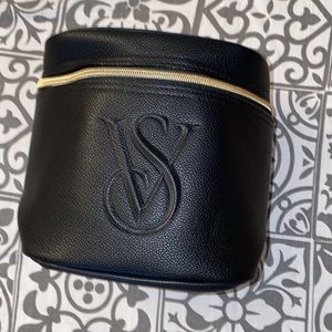 NWT Victoria’s Secret cosmetic bag, zipper at the top, pink and white striped